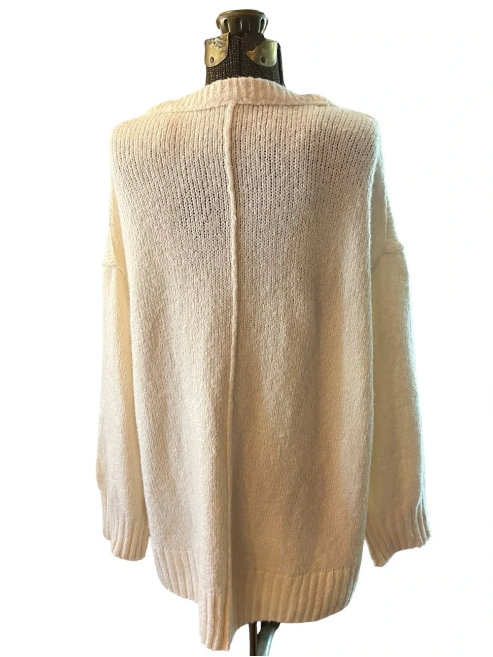 Free People Oversized Cream V Neck Knit Sweater Slouchy Boho Cozy Size Medium - Picture 6 of 8